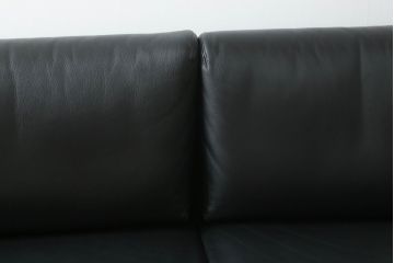 中古　オーストリア製　ヴィットマン(WITTMANN)　本革(レザー)　高級感漂う佇まいが魅力の3人掛けソファ(三人掛け、3P、トリプルソファ、アームソファ)(R-066387)