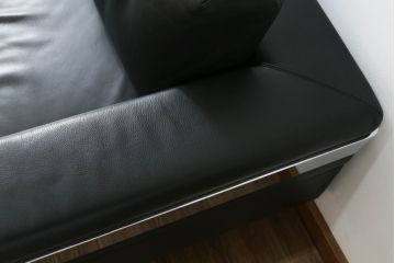 中古　オーストリア製　ヴィットマン(WITTMANN)　本革(レザー)　高級感漂う佇まいが魅力の3人掛けソファ(三人掛け、3P、トリプルソファ、アームソファ)(R-066387)