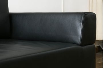 中古　オーストリア製　ヴィットマン(WITTMANN)　本革(レザー)　高級感漂う佇まいが魅力の3人掛けソファ(三人掛け、3P、トリプルソファ、アームソファ)(R-066387)