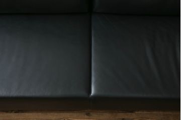 中古　オーストリア製　ヴィットマン(WITTMANN)　本革(レザー)　高級感漂う佇まいが魅力の3人掛けソファ(三人掛け、3P、トリプルソファ、アームソファ)(R-066387)