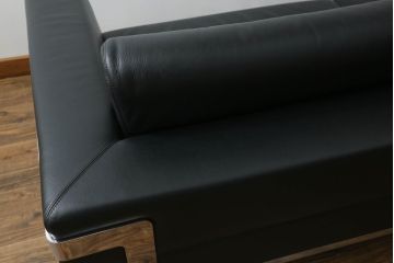 中古　オーストリア製　ヴィットマン(WITTMANN)　本革(レザー)　高級感漂う佇まいが魅力の3人掛けソファ(三人掛け、3P、トリプルソファ、アームソファ)(R-066387)
