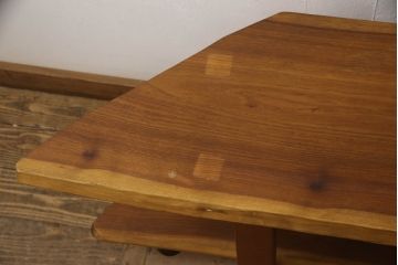 中古　一枚板　栗材の木色が優しい印象を与えるコーナーテレビボード(テレビ台、コーナーラック、オープンシェルフ、飾り台、花台、ウォールナット、ウォルナット)(R-066388)