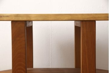 中古　一枚板　栗材の木色が優しい印象を与えるコーナーテレビボード(テレビ台、コーナーラック、オープンシェルフ、飾り台、花台、ウォールナット、ウォルナット)(R-066388)