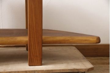 中古　一枚板　栗材の木色が優しい印象を与えるコーナーテレビボード(テレビ台、コーナーラック、オープンシェルフ、飾り台、花台、ウォールナット、ウォルナット)(R-066388)