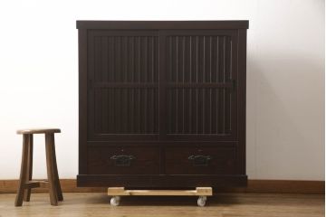 中古　ニレ材　上質な和の空間を演出する水屋箪笥サイドボード(茶箪笥、収納棚、戸棚、食器棚、サイドキャビネット)(R-066395)