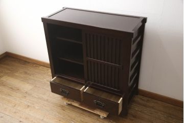 中古　ニレ材　上質な和の空間を演出する水屋箪笥サイドボード(茶箪笥、収納棚、戸棚、食器棚、サイドキャビネット)(R-066395)