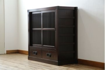 中古　ニレ材　上質な和の空間を演出する水屋箪笥サイドボード(茶箪笥、収納棚、戸棚、食器棚、サイドキャビネット)(R-066395)