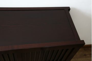 中古　ニレ材　上質な和の空間を演出する水屋箪笥サイドボード(茶箪笥、収納棚、戸棚、食器棚、サイドキャビネット)(R-066395)