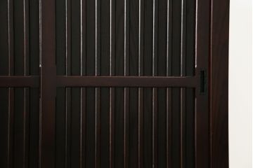 中古　ニレ材　上質な和の空間を演出する水屋箪笥サイドボード(茶箪笥、収納棚、戸棚、食器棚、サイドキャビネット)(R-066395)