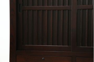 中古　ニレ材　上質な和の空間を演出する水屋箪笥サイドボード(茶箪笥、収納棚、戸棚、食器棚、サイドキャビネット)(R-066395)