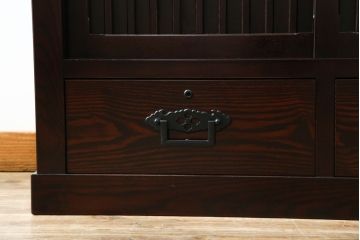 中古　ニレ材　上質な和の空間を演出する水屋箪笥サイドボード(茶箪笥、収納棚、戸棚、食器棚、サイドキャビネット)(R-066395)