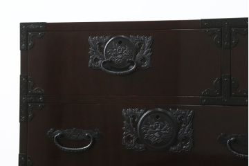 中古　渡辺家具店　漆塗り　木地呂塗り　上品な佇まいが美しい仙台箪笥(和タンス、衣装箪笥、収納たんす、引き出し)(R-066397)