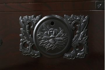 中古　渡辺家具店　漆塗り　木地呂塗り　上品な佇まいが美しい仙台箪笥(和タンス、衣装箪笥、収納たんす、引き出し)(R-066397)