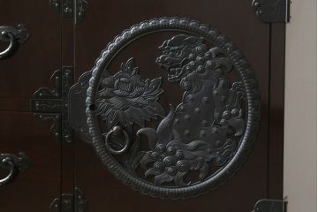 中古　渡辺家具店　漆塗り　木地呂塗り　上品な佇まいが美しい仙台箪笥(和タンス、衣装箪笥、収納たんす、引き出し)(R-066397)