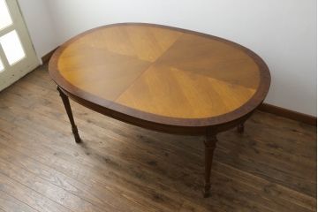 中古　DREXEL HERITAGE(ドレクセルヘリテイジ)　FRANCESCA(フランチェスカ)シリーズ　優美な佇まいのダイニングテーブル(エクステンションテーブル、食卓、4人掛け、6人掛け、8人掛け、オーバル型)(R-066399)