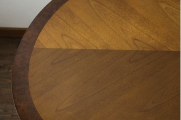 中古　DREXEL HERITAGE(ドレクセルヘリテイジ)　FRANCESCA(フランチェスカ)シリーズ　優美な佇まいのダイニングテーブル(エクステンションテーブル、食卓、4人掛け、6人掛け、8人掛け、オーバル型)(R-066399)