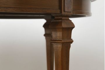 中古　DREXEL HERITAGE(ドレクセルヘリテイジ)　FRANCESCA(フランチェスカ)シリーズ　優美な佇まいのダイニングテーブル(エクステンションテーブル、食卓、4人掛け、6人掛け、8人掛け、オーバル型)(R-066399)
