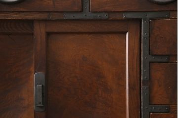 和製アンティーク　三方欅(ケヤキ)材　幅狭サイズが取り入れやすい帳場箪笥(引き出し、収納タンス、時代箪笥)(R-066405)
