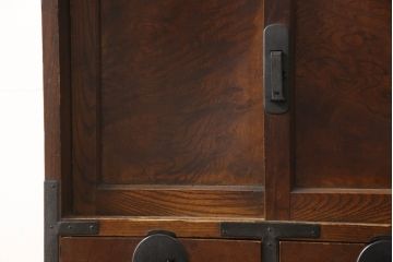 和製アンティーク　三方欅(ケヤキ)材　幅狭サイズが取り入れやすい帳場箪笥(引き出し、収納タンス、時代箪笥)(R-066405)