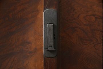 和製アンティーク　三方欅(ケヤキ)材　幅狭サイズが取り入れやすい帳場箪笥(引き出し、収納タンス、時代箪笥)(R-066405)