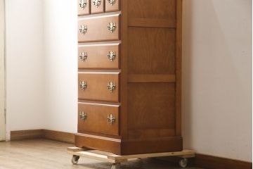 中古　美品!!　横浜クラシック家具　ダニエル(daniel)　アーリーアメリカン　カントリースタイルにおすすめなチェスト(小抽斗タンス、引き出し、洋服タンス、ハイチェスト)(定価約35万円)(R-066408)