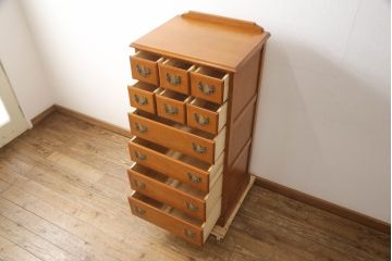 中古　美品!!　横浜クラシック家具　ダニエル(daniel)　アーリーアメリカン　カントリースタイルにおすすめなチェスト(小抽斗タンス、引き出し、洋服タンス、ハイチェスト)(定価約35万円)(R-066408)
