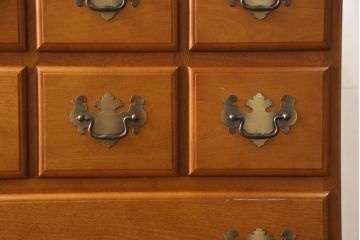 中古　美品!!　横浜クラシック家具　ダニエル(daniel)　アーリーアメリカン　カントリースタイルにおすすめなチェスト(小抽斗タンス、引き出し、洋服タンス、ハイチェスト)(定価約35万円)(R-066408)