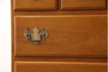 中古　美品!!　横浜クラシック家具　ダニエル(daniel)　アーリーアメリカン　カントリースタイルにおすすめなチェスト(小抽斗タンス、引き出し、洋服タンス、ハイチェスト)(定価約35万円)(R-066408)
