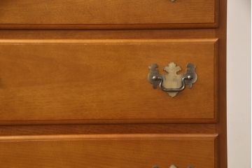 中古　美品!!　横浜クラシック家具　ダニエル(daniel)　アーリーアメリカン　カントリースタイルにおすすめなチェスト(小抽斗タンス、引き出し、洋服タンス、ハイチェスト)(定価約35万円)(R-066408)