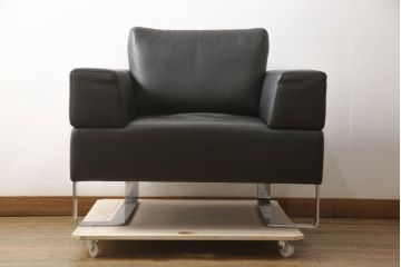 中古　オーストリア製　ヴィットマン(WITTMANN)　本革(レザー)　高級感漂う佇まいが魅力の1人掛けソファ(一人掛け、1P、アームソファ、ラウンジソファ)(R-066414)