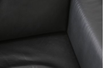 中古　オーストリア製　ヴィットマン(WITTMANN)　本革(レザー)　高級感漂う佇まいが魅力の1人掛けソファ(一人掛け、1P、アームソファ、ラウンジソファ)(R-066414)