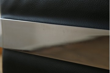 中古　オーストリア製　ヴィットマン(WITTMANN)　本革(レザー)　高級感漂う佇まいが魅力の1人掛けソファ(一人掛け、1P、アームソファ、ラウンジソファ)(R-066414)