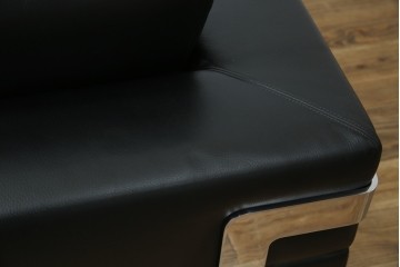 中古　オーストリア製　ヴィットマン(WITTMANN)　本革(レザー)　高級感漂う佇まいが魅力の1人掛けソファ(一人掛け、1P、アームソファ、ラウンジソファ)(R-066414)