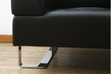 中古　オーストリア製　ヴィットマン(WITTMANN)　本革(レザー)　高級感漂う佇まいが魅力の1人掛けソファ(一人掛け、1P、アームソファ、ラウンジソファ)(R-066414)