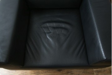 中古　オーストリア製　ヴィットマン(WITTMANN)　本革(レザー)　高級感漂う佇まいが魅力の1人掛けソファ(一人掛け、1P、アームソファ、ラウンジソファ)(R-066414)