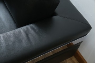 中古　オーストリア製　ヴィットマン(WITTMANN)　本革(レザー)　高級感漂う佇まいが魅力の1人掛けソファ(一人掛け、1P、アームソファ、ラウンジソファ)(R-066414)