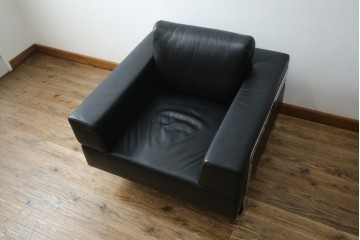 中古　オーストリア製　ヴィットマン(WITTMANN)　本革(レザー)　高級感漂う佇まいが魅力の1人掛けソファ(一人掛け、1P、アームソファ、ラウンジソファ)(R-066414)