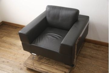 中古　オーストリア製　ヴィットマン(WITTMANN)　本革(レザー)　高級感漂う佇まいが魅力の1人掛けソファ(一人掛け、1P、アームソファ、ラウンジソファ)(R-066415)