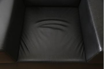 中古　オーストリア製　ヴィットマン(WITTMANN)　本革(レザー)　高級感漂う佇まいが魅力の1人掛けソファ(一人掛け、1P、アームソファ、ラウンジソファ)(R-066415)