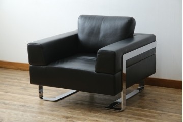 中古　オーストリア製　ヴィットマン(WITTMANN)　本革(レザー)　高級感漂う佇まいが魅力の1人掛けソファ(一人掛け、1P、アームソファ、ラウンジソファ)(R-066415)