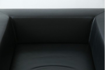 中古　オーストリア製　ヴィットマン(WITTMANN)　本革(レザー)　高級感漂う佇まいが魅力の1人掛けソファ(一人掛け、1P、アームソファ、ラウンジソファ)(R-066415)