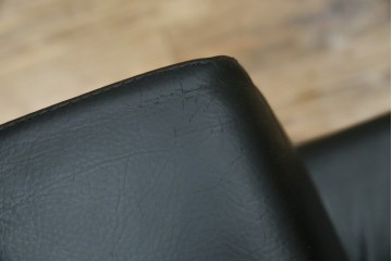 中古　オーストリア製　ヴィットマン(WITTMANN)　本革(レザー)　高級感漂う佇まいが魅力の1人掛けソファ(一人掛け、1P、アームソファ、ラウンジソファ)(R-066415)