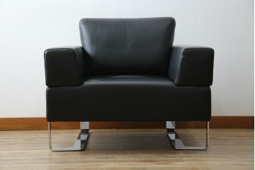 中古　オーストリア製　ヴィットマン(WITTMANN)　本革(レザー)　高級感漂う佇まいが魅力の1人掛けソファ(一人掛け、1P、アームソファ、ラウンジソファ)(R-066415)