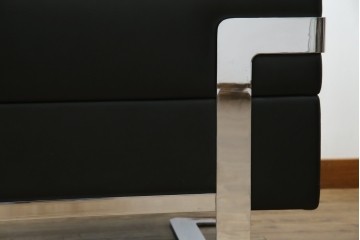 中古　オーストリア製　ヴィットマン(WITTMANN)　本革(レザー)　高級感漂う佇まいが魅力の1人掛けソファ(一人掛け、1P、アームソファ、ラウンジソファ)(R-066415)