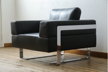 中古　オーストリア製　ヴィットマン(WITTMANN)　本革(レザー)　高級感漂う佇まいが魅力の1人掛けソファ(一人掛け、1P、アームソファ、ラウンジソファ)(R-066415)