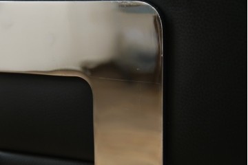 中古　オーストリア製　ヴィットマン(WITTMANN)　本革(レザー)　高級感漂う佇まいが魅力の1人掛けソファ(一人掛け、1P、アームソファ、ラウンジソファ)(R-066415)