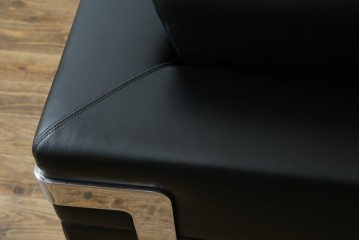 中古　オーストリア製　ヴィットマン(WITTMANN)　本革(レザー)　高級感漂う佇まいが魅力の1人掛けソファ(一人掛け、1P、アームソファ、ラウンジソファ)(R-066415)