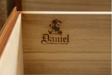 中古　横浜クラシック家具　ダニエル(daniel)　アーリーアメリカン　A-103　エレガントな意匠が素敵な整理タンス(チェスト、引き出し、洋服タンス)(R-066416)