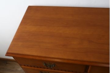 中古　横浜クラシック家具　ダニエル(daniel)　アーリーアメリカン　A-103　エレガントな意匠が素敵な整理タンス(チェスト、引き出し、洋服タンス)(R-066416)