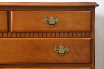 中古　横浜クラシック家具　ダニエル(daniel)　アーリーアメリカン　A-103　エレガントな意匠が素敵な整理タンス(チェスト、引き出し、洋服タンス)(R-066416)